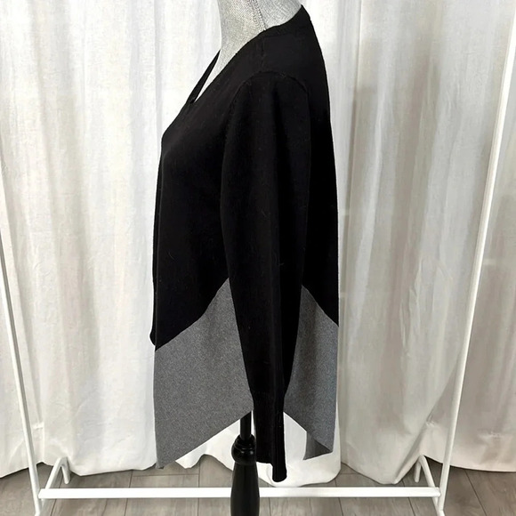 89TH + MADISON NWOT Asymmetric V-Neck Sweater, Size  M - Picture 6 of 9